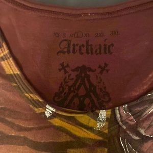 Archaic women’s shirt size large